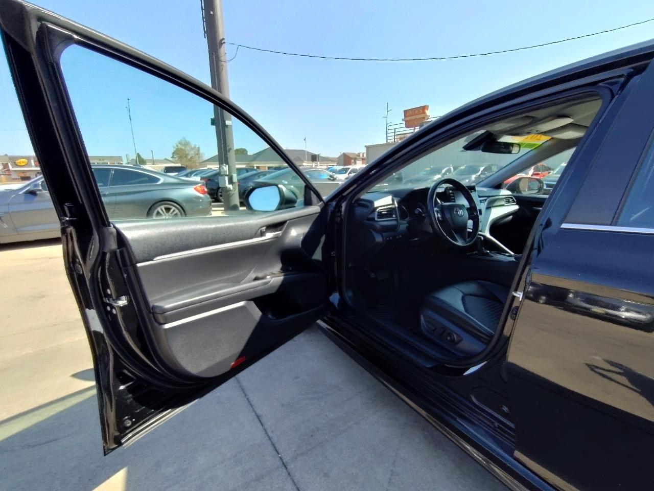 Toyota Camry SE 2021