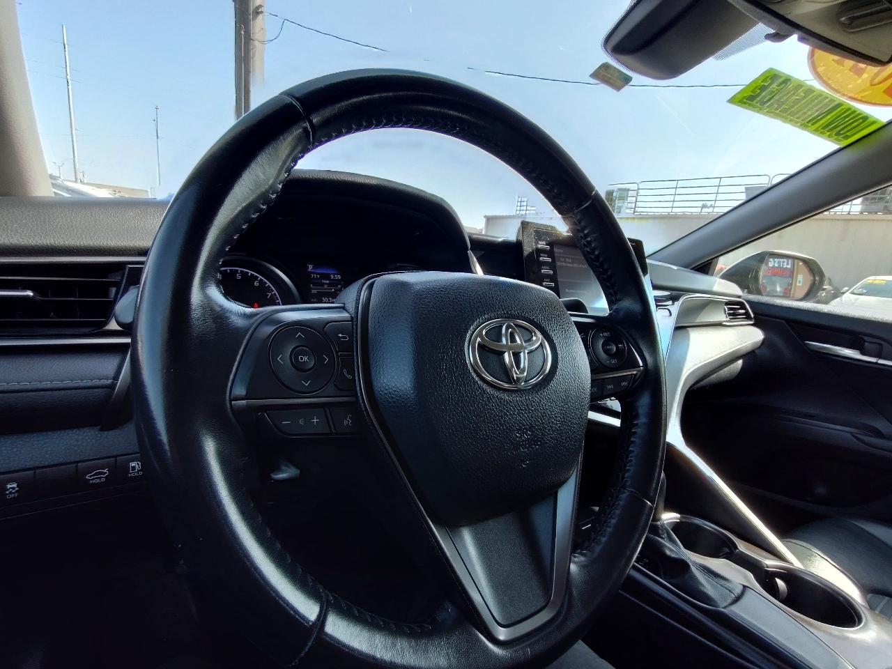 Toyota Camry SE 2021