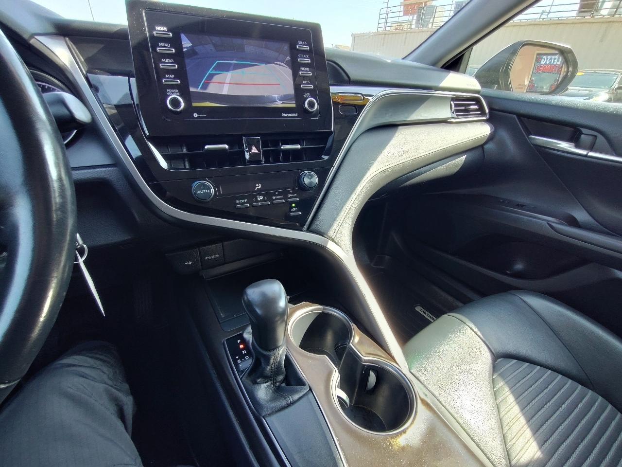 Toyota Camry SE 2021