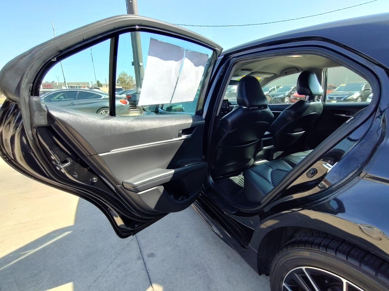 Toyota Camry SE 2021