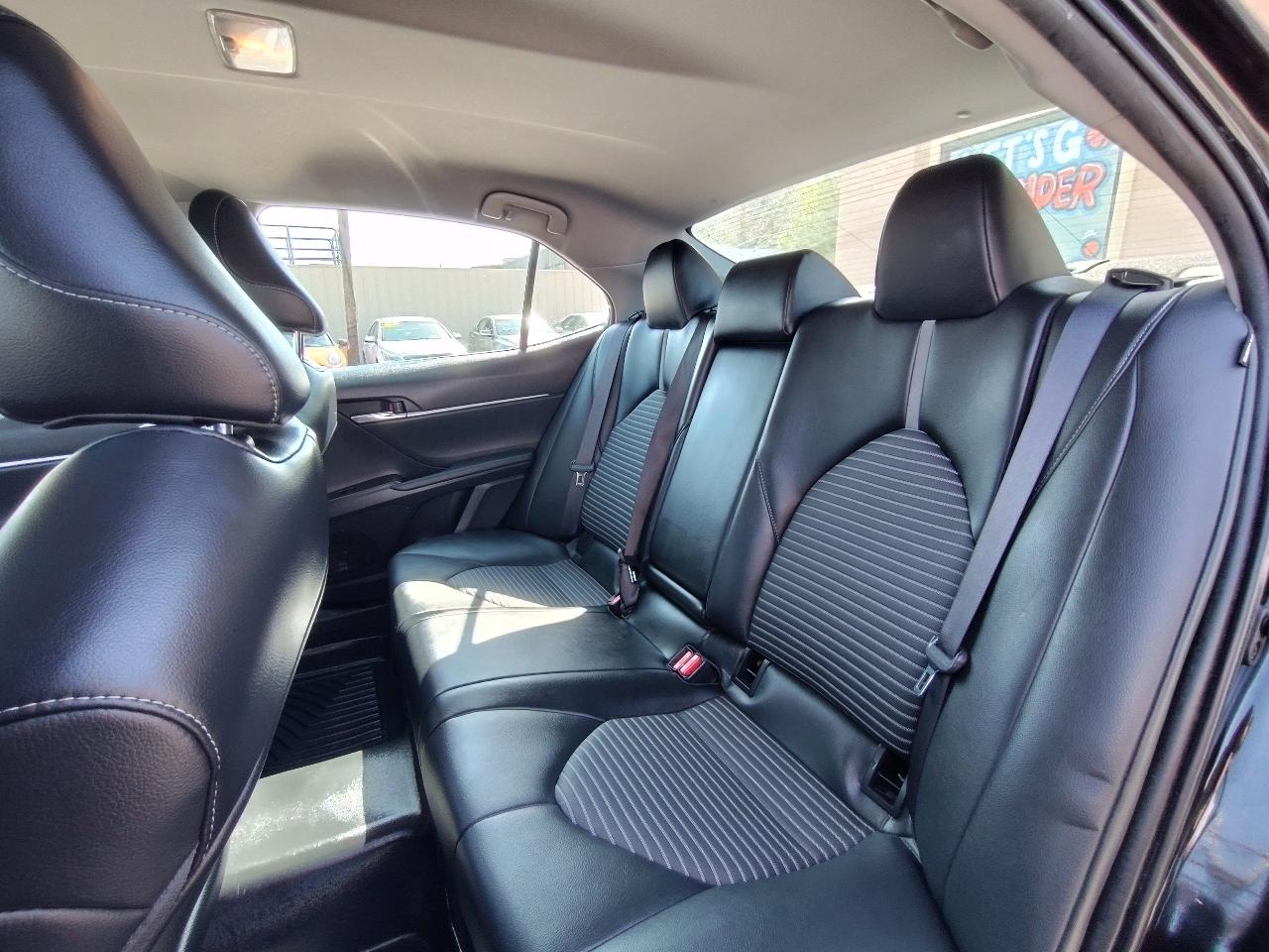 Toyota Camry SE 2021