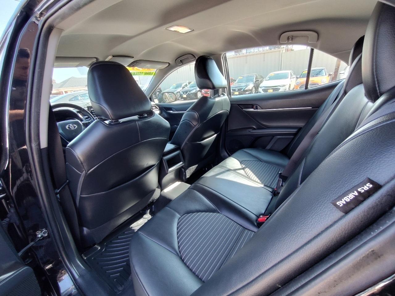 Toyota Camry SE 2021