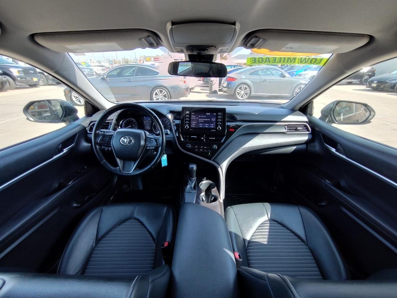 Toyota Camry SE 2021