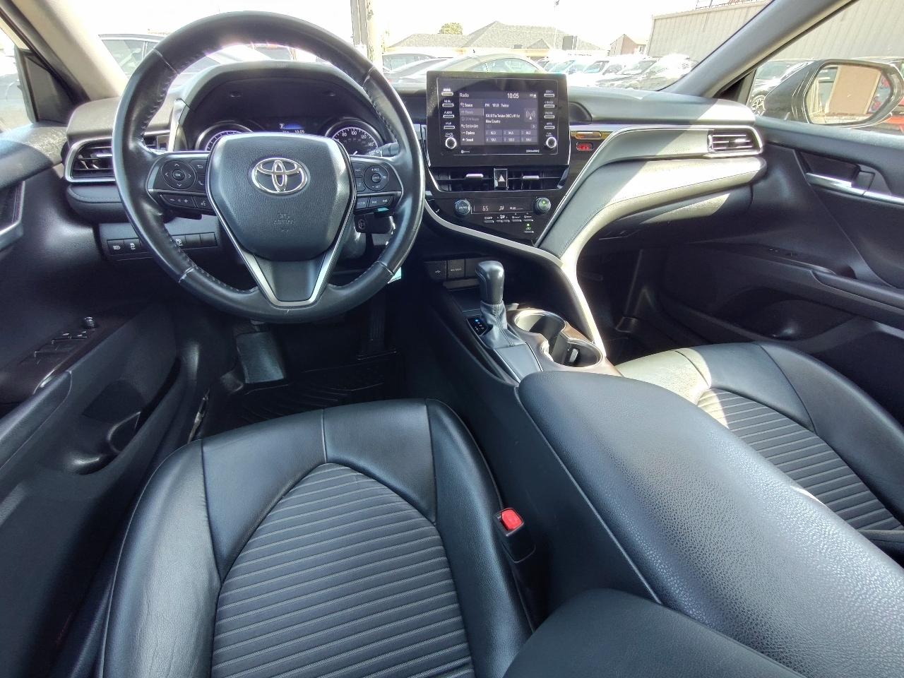 Toyota Camry SE 2021