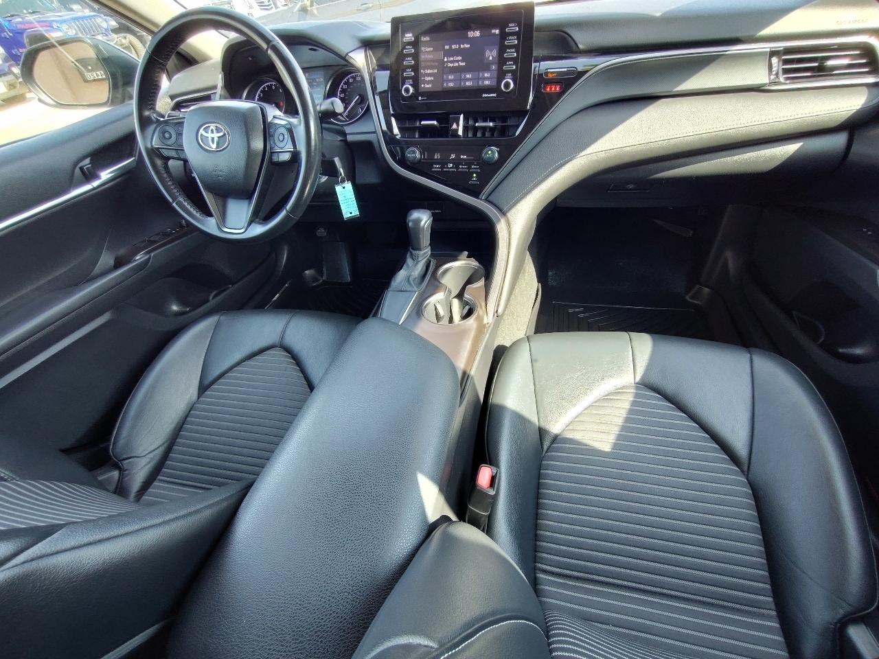 Toyota Camry SE 2021