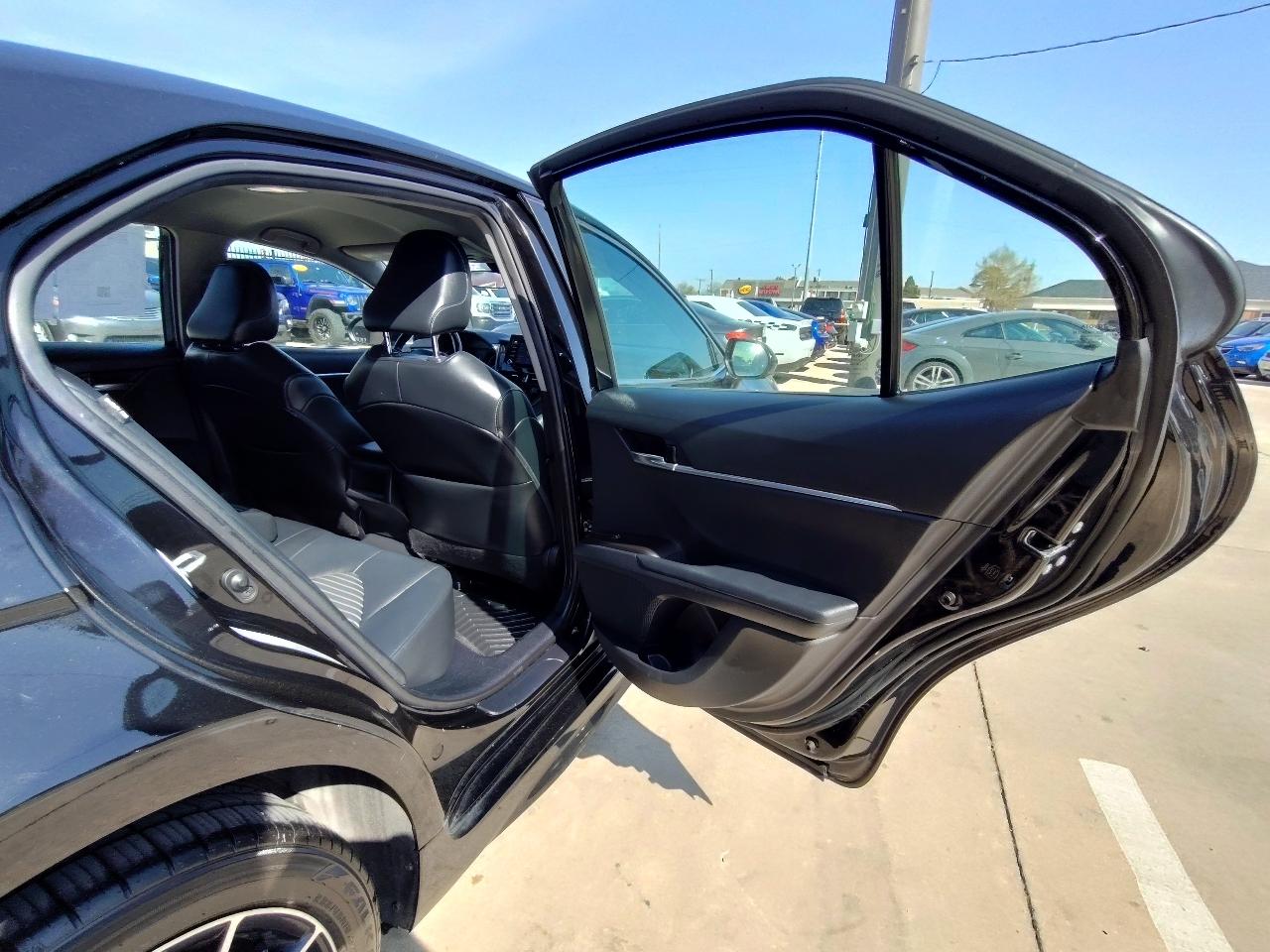 Toyota Camry SE 2021