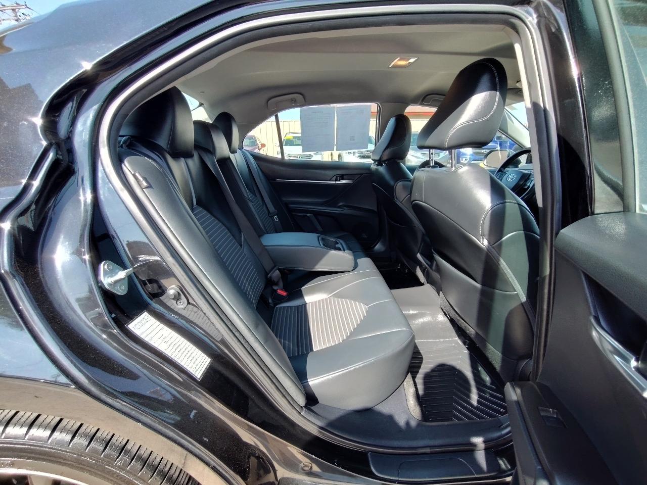 Toyota Camry SE 2021