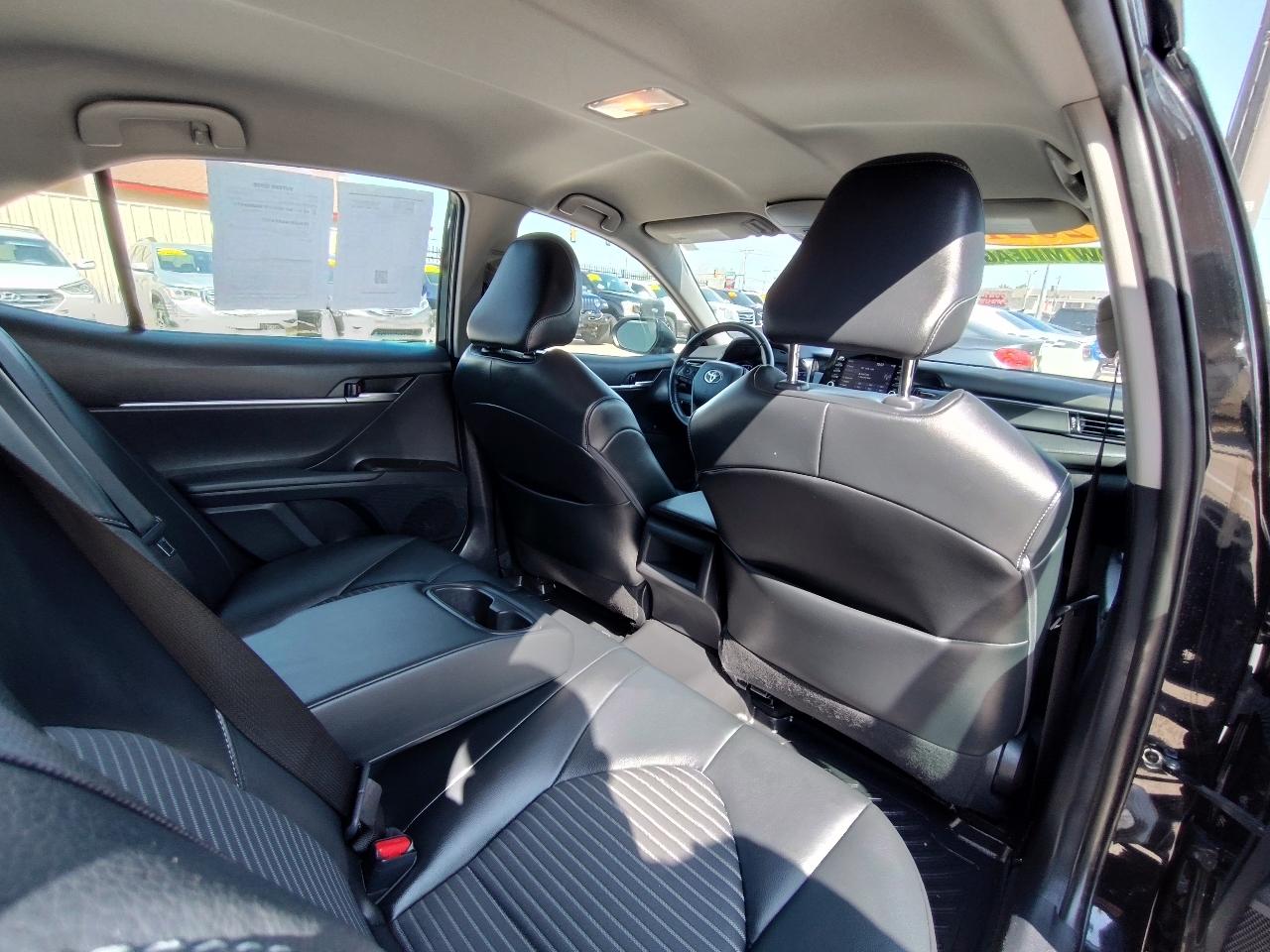 Toyota Camry SE 2021