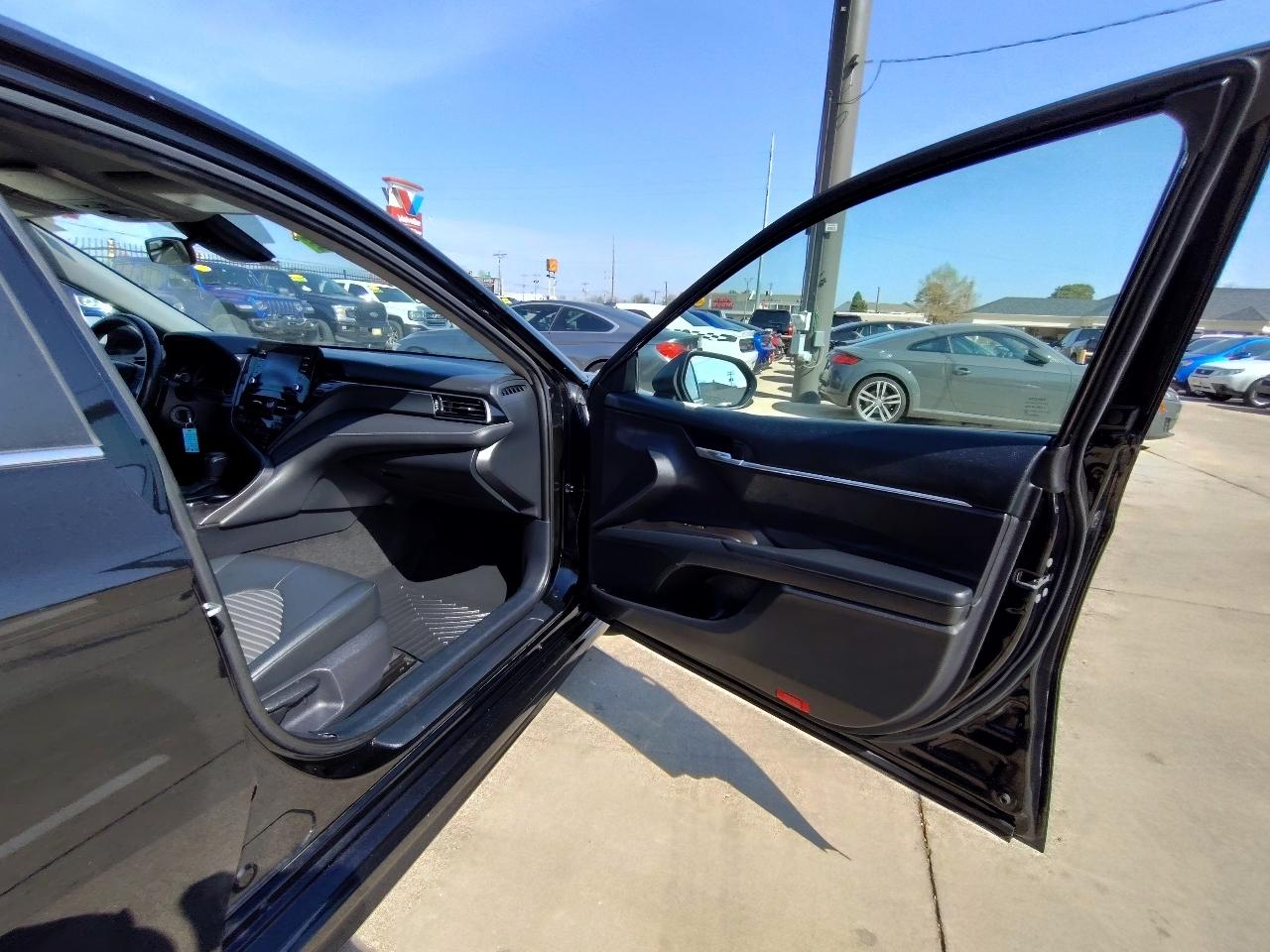 Toyota Camry SE 2021