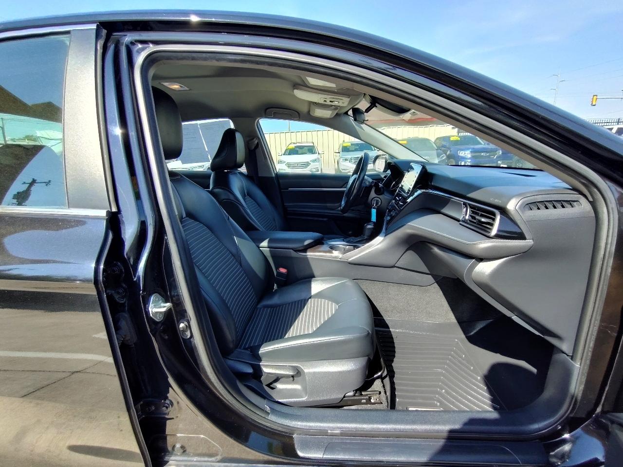 Toyota Camry SE 2021