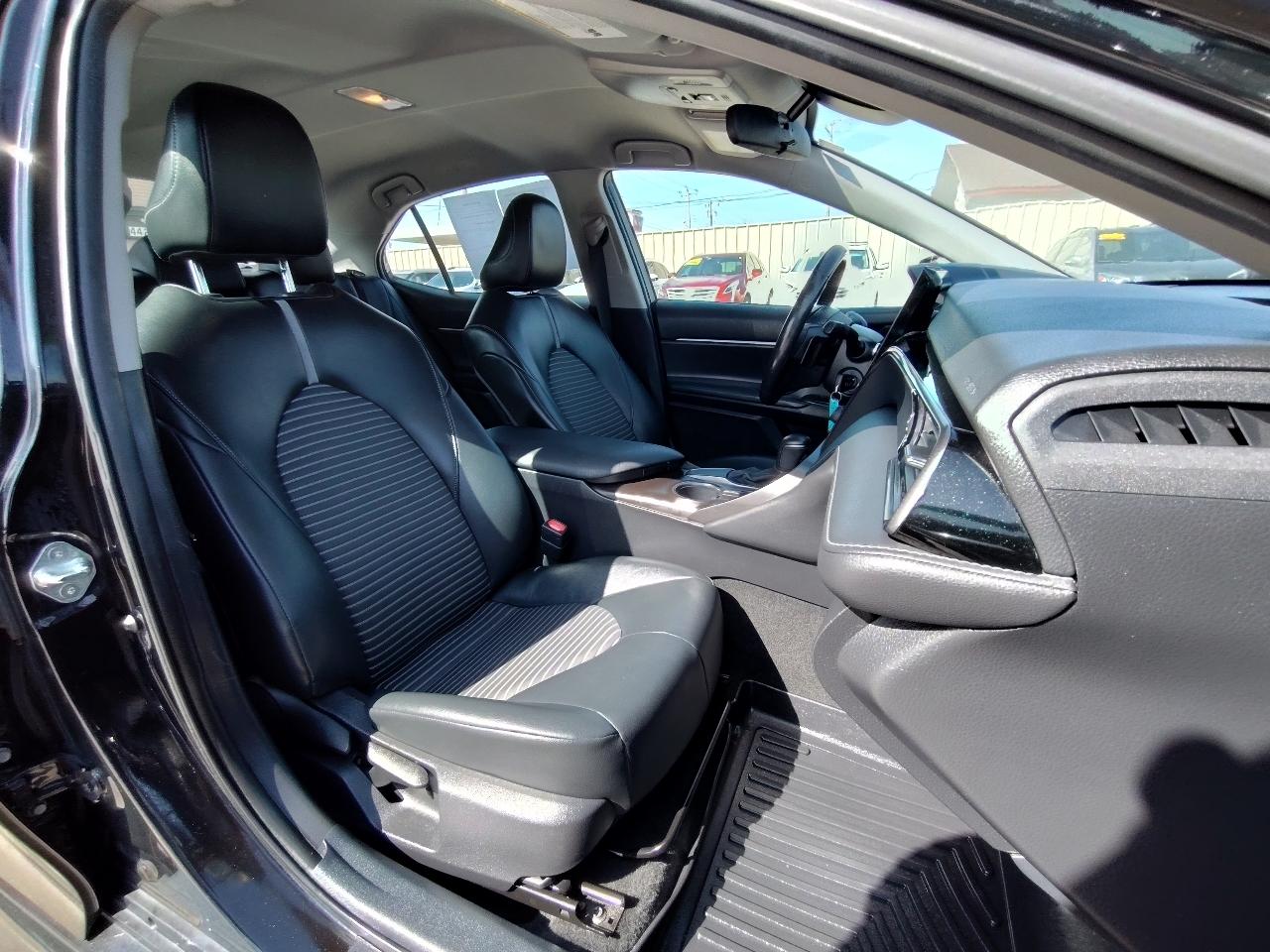 Toyota Camry SE 2021