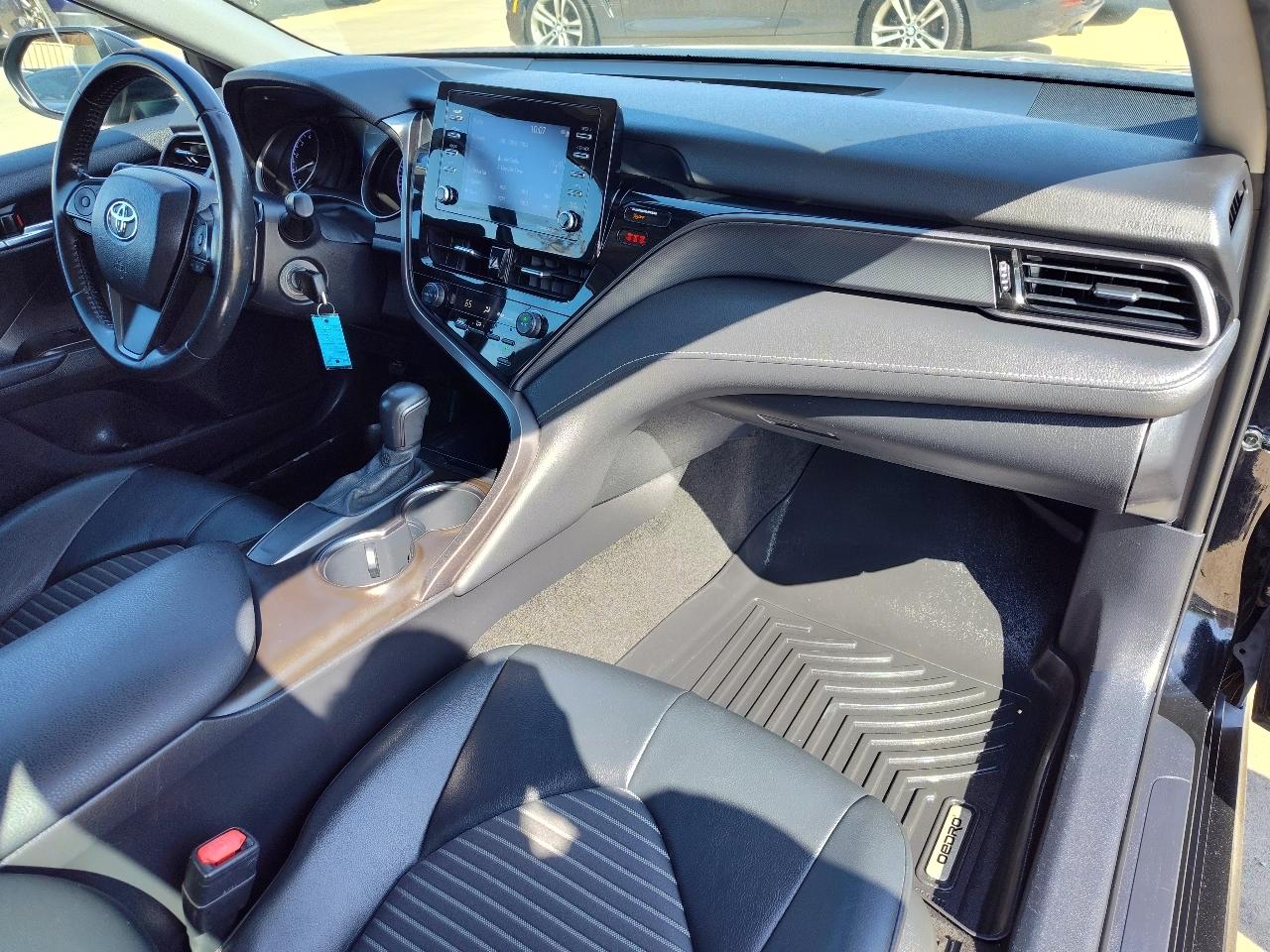 Toyota Camry SE 2021