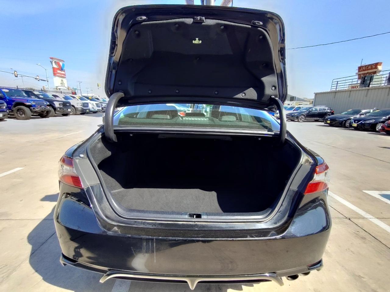 Toyota Camry SE 2021