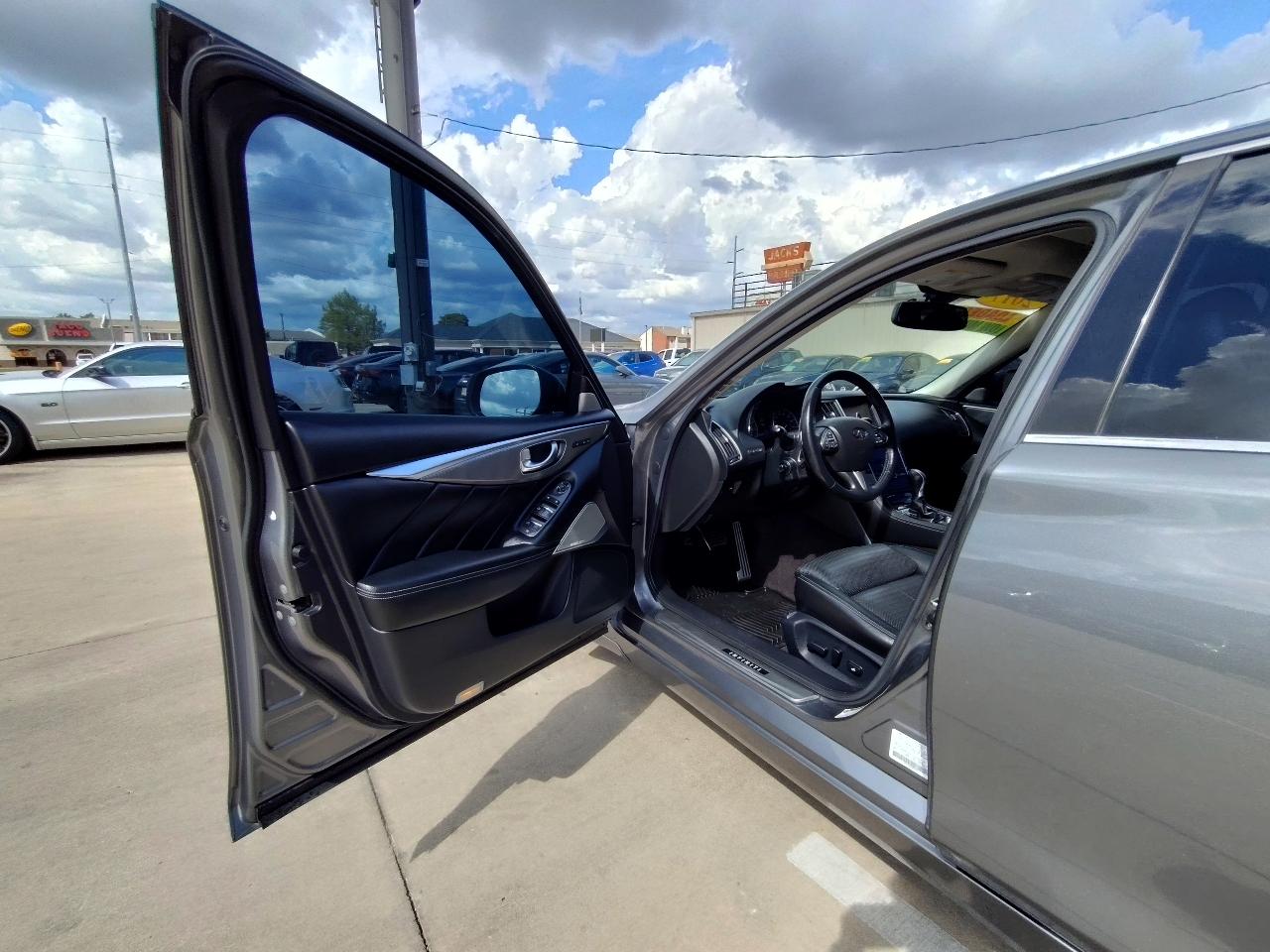 Infiniti Q50 Red Sport 400 AWD 2017