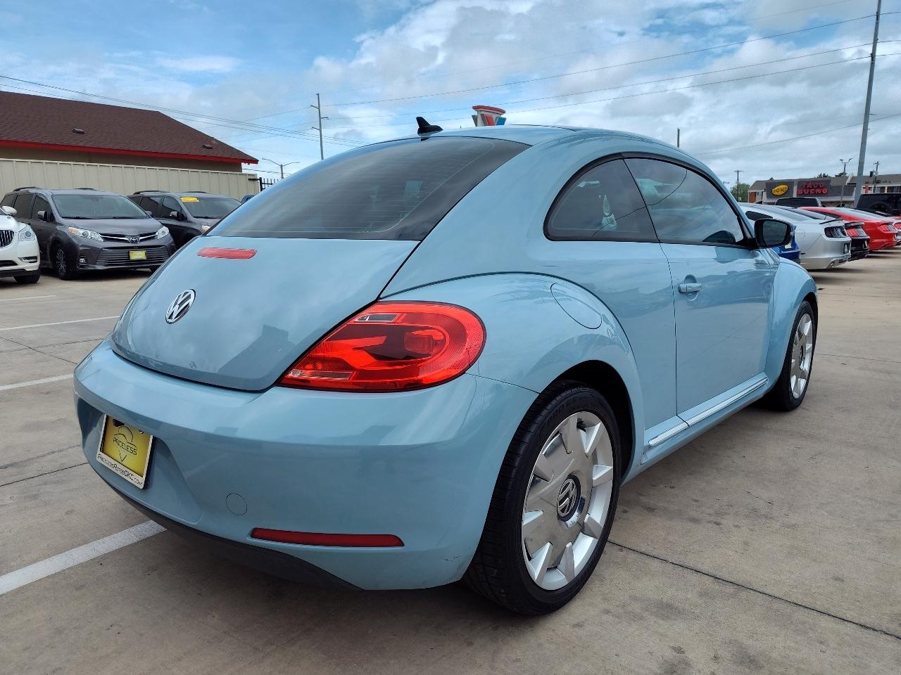 Volkswagen Beetle  2013