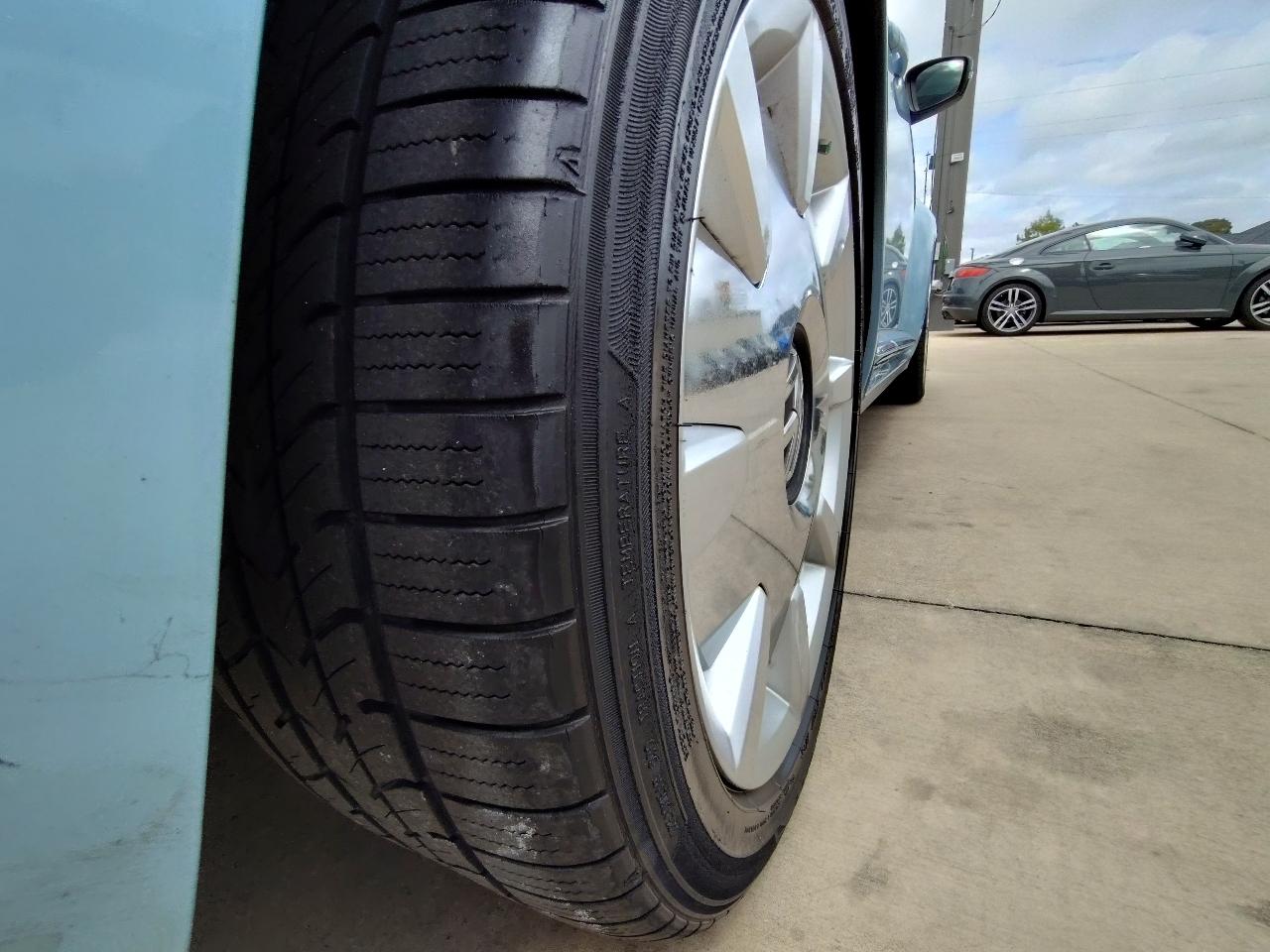 Volkswagen Beetle  2013