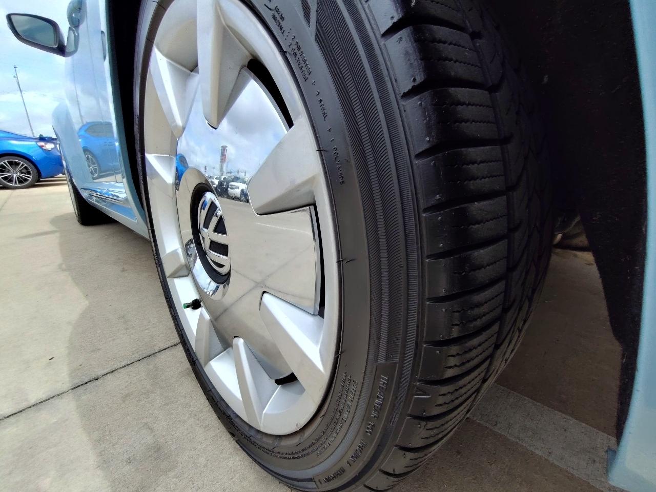 Volkswagen Beetle  2013