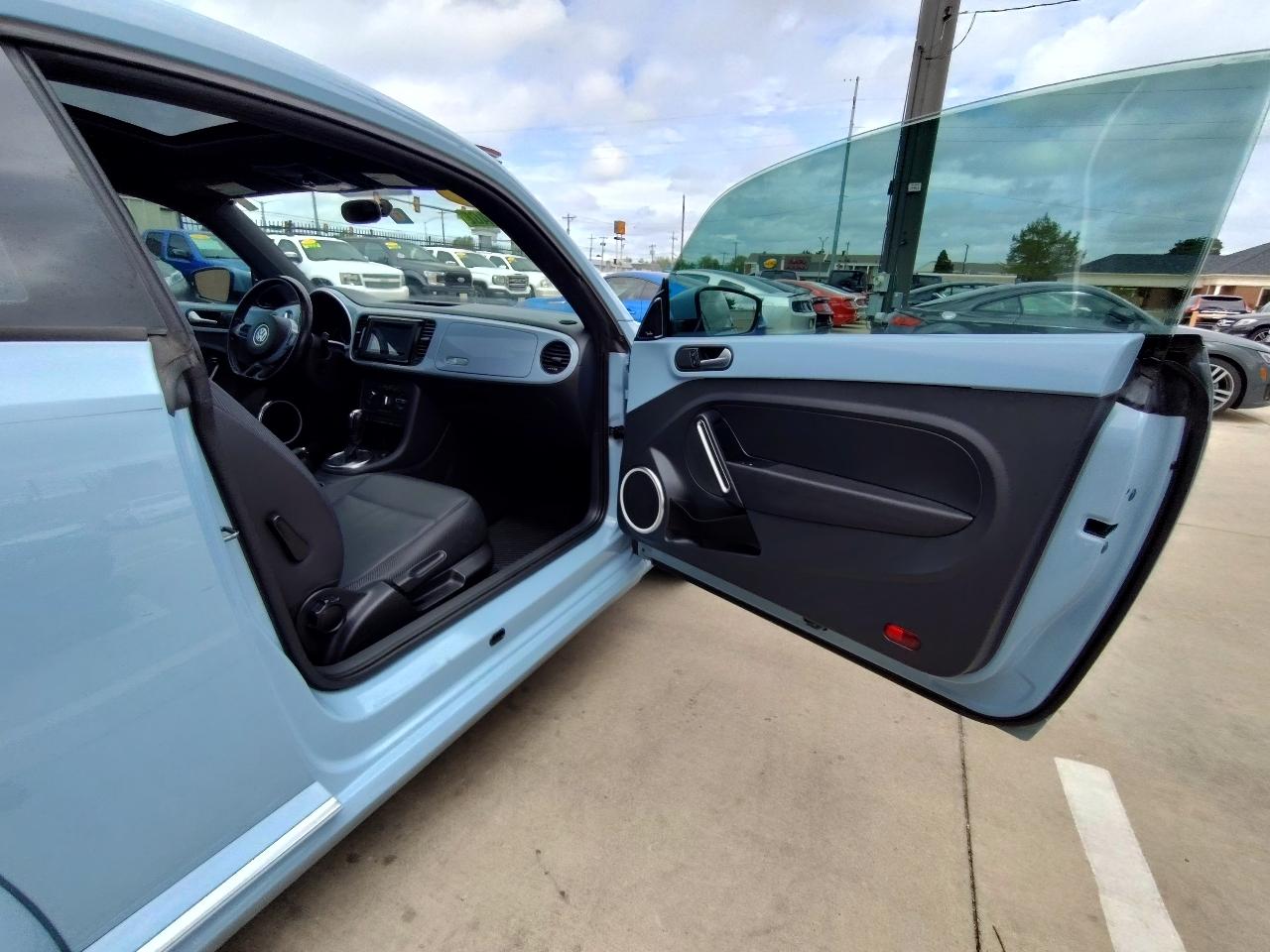 Volkswagen Beetle  2013