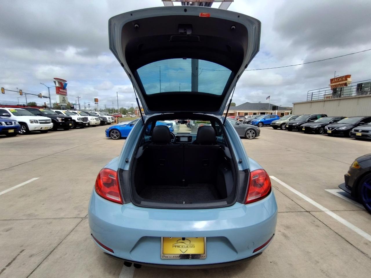 Volkswagen Beetle  2013