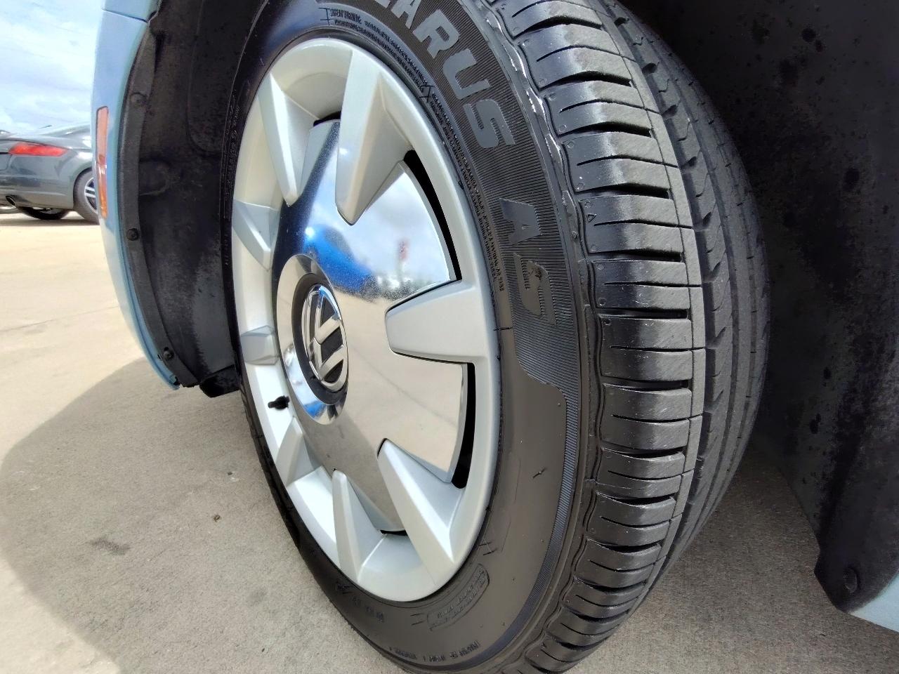 Volkswagen Beetle  2013