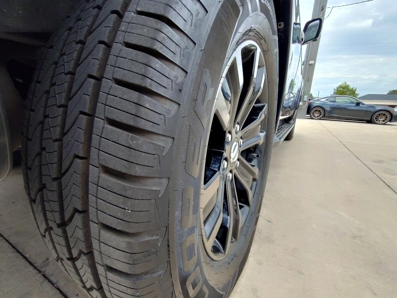 Nissan Armada Platinum 4D SUV RWD 2019