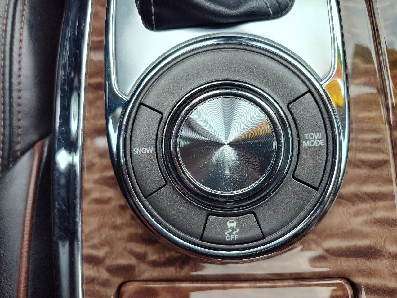 Nissan Armada Platinum 4D SUV RWD 2019