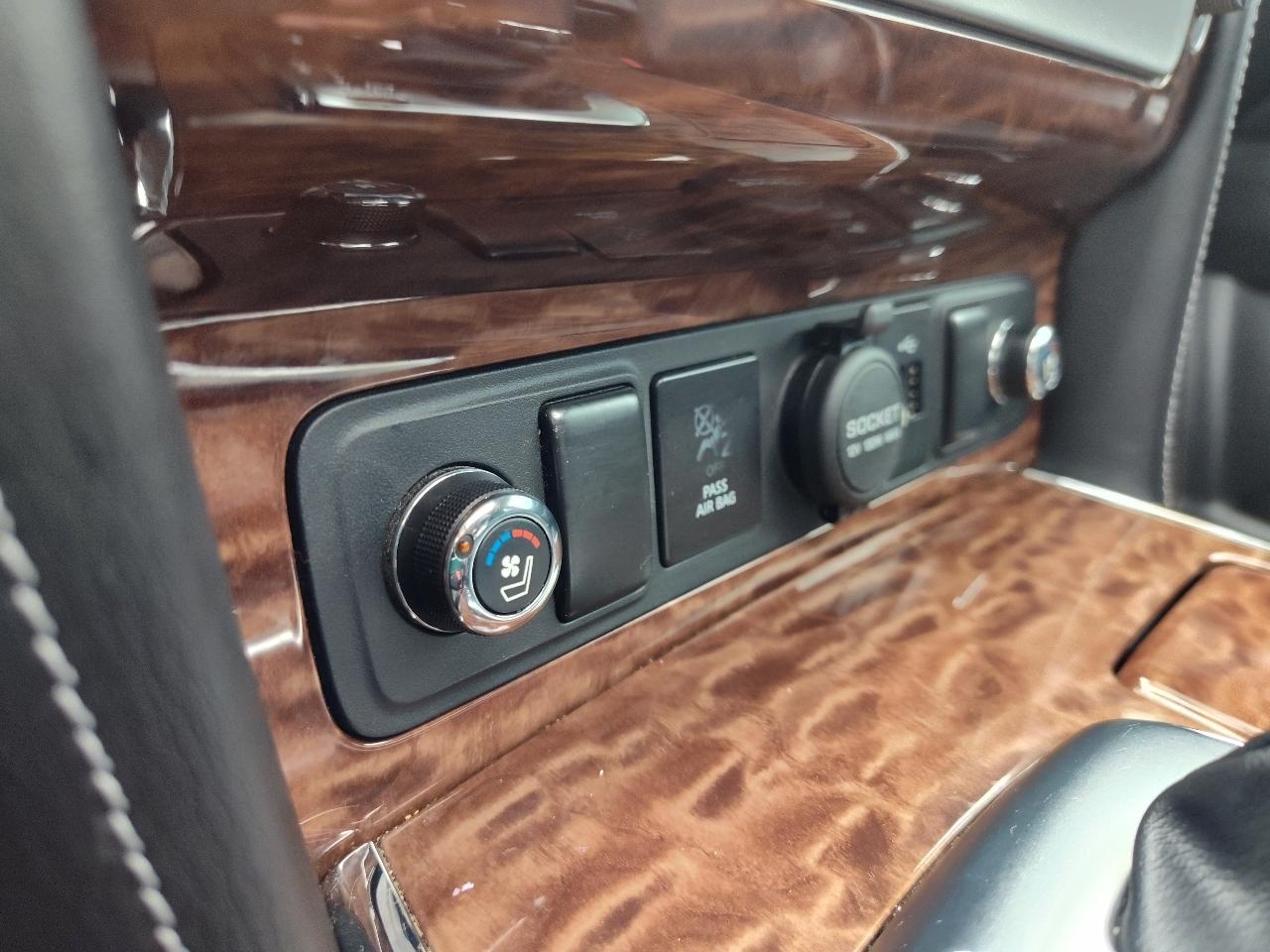 Nissan Armada Platinum 4D SUV RWD 2019