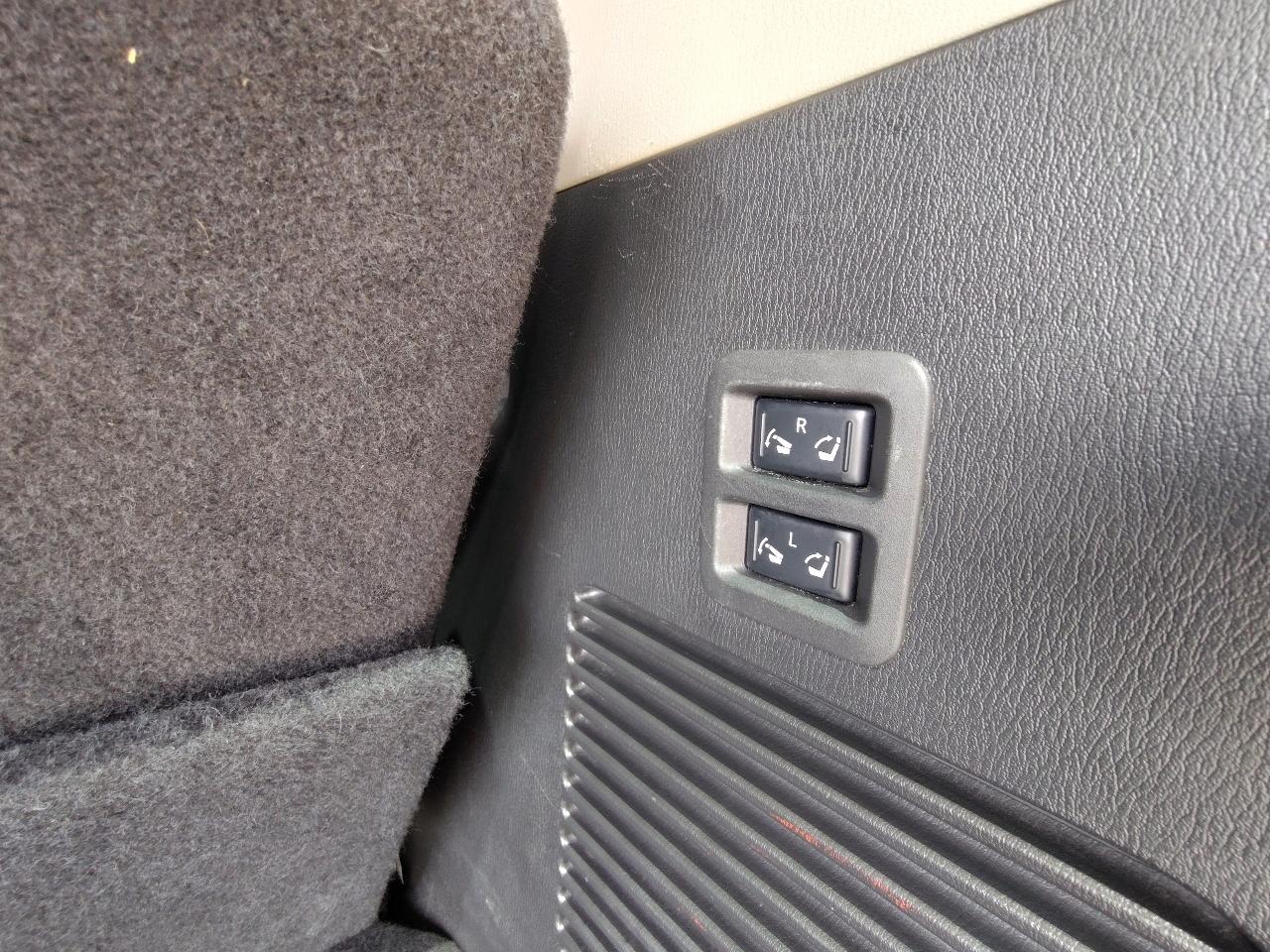 Nissan Armada Platinum 4D SUV RWD 2019