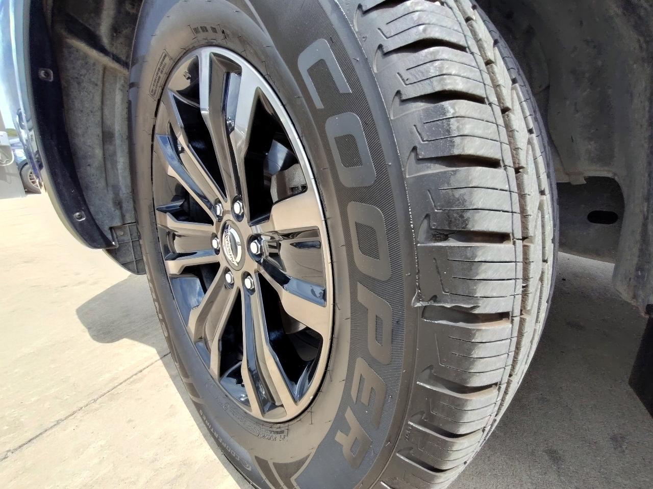 Nissan Armada Platinum 4D SUV RWD 2019