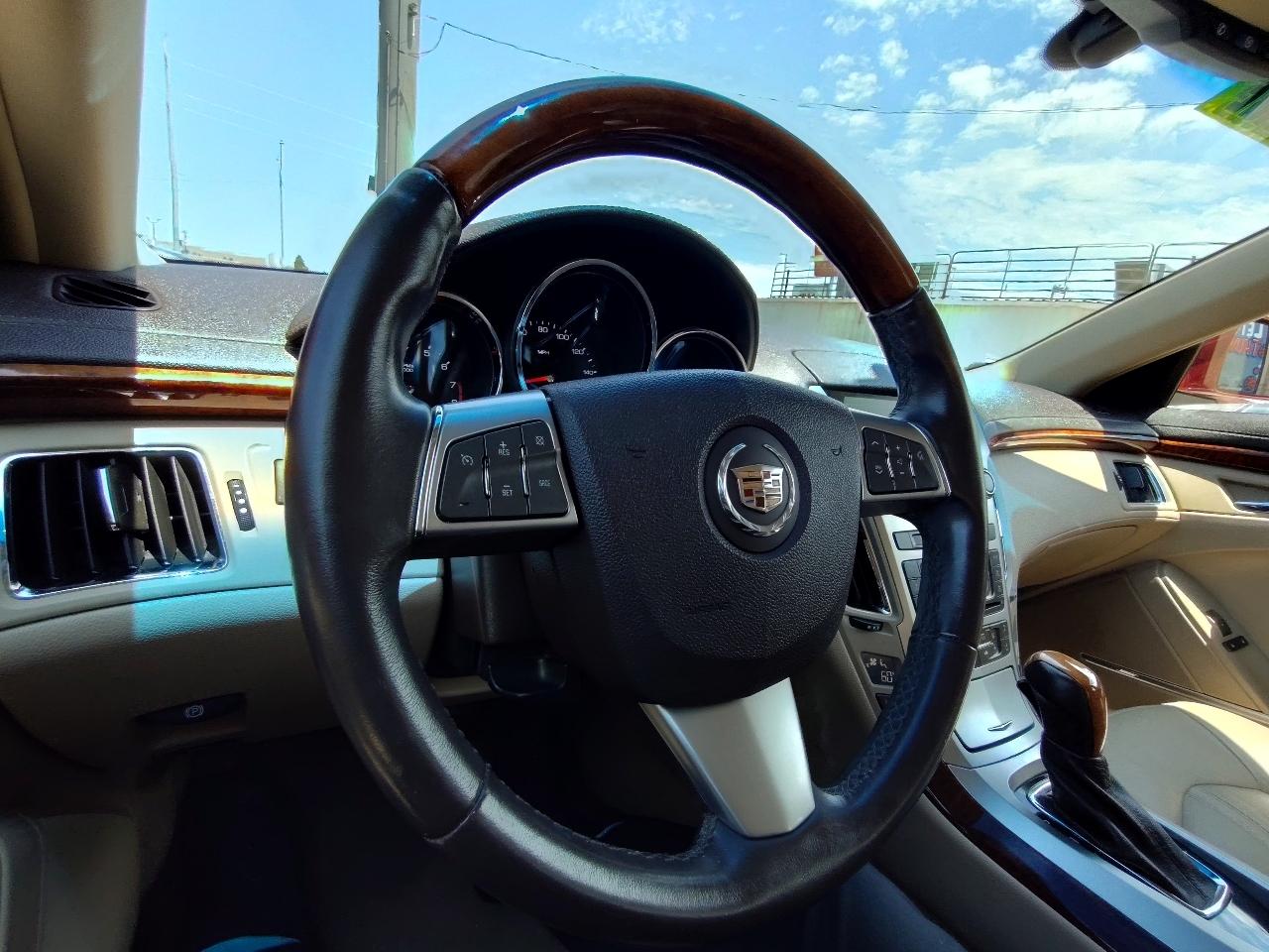 Cadillac CTS Luxury 2012