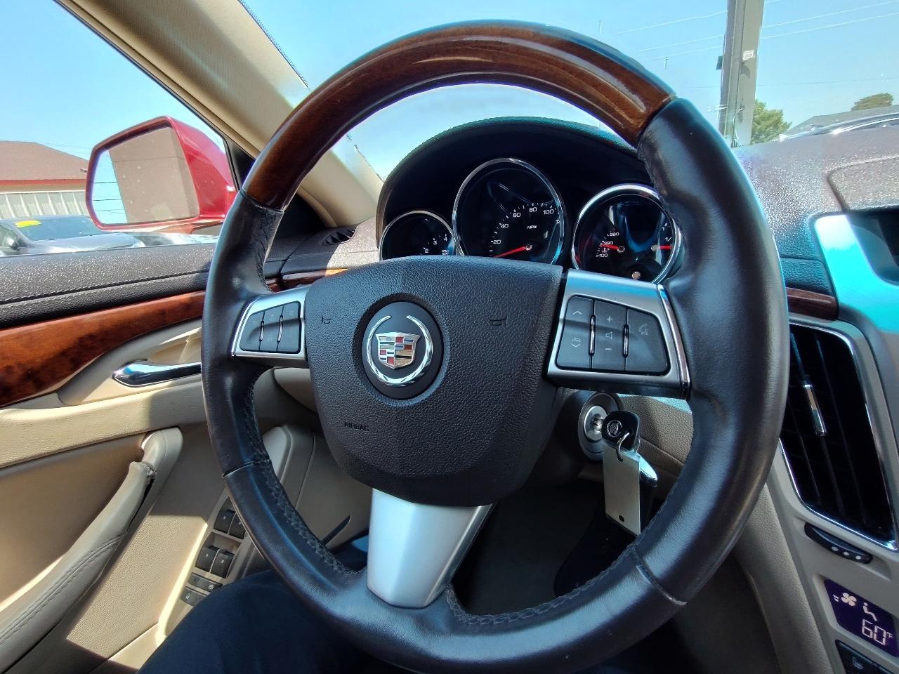 Cadillac CTS Luxury 2012