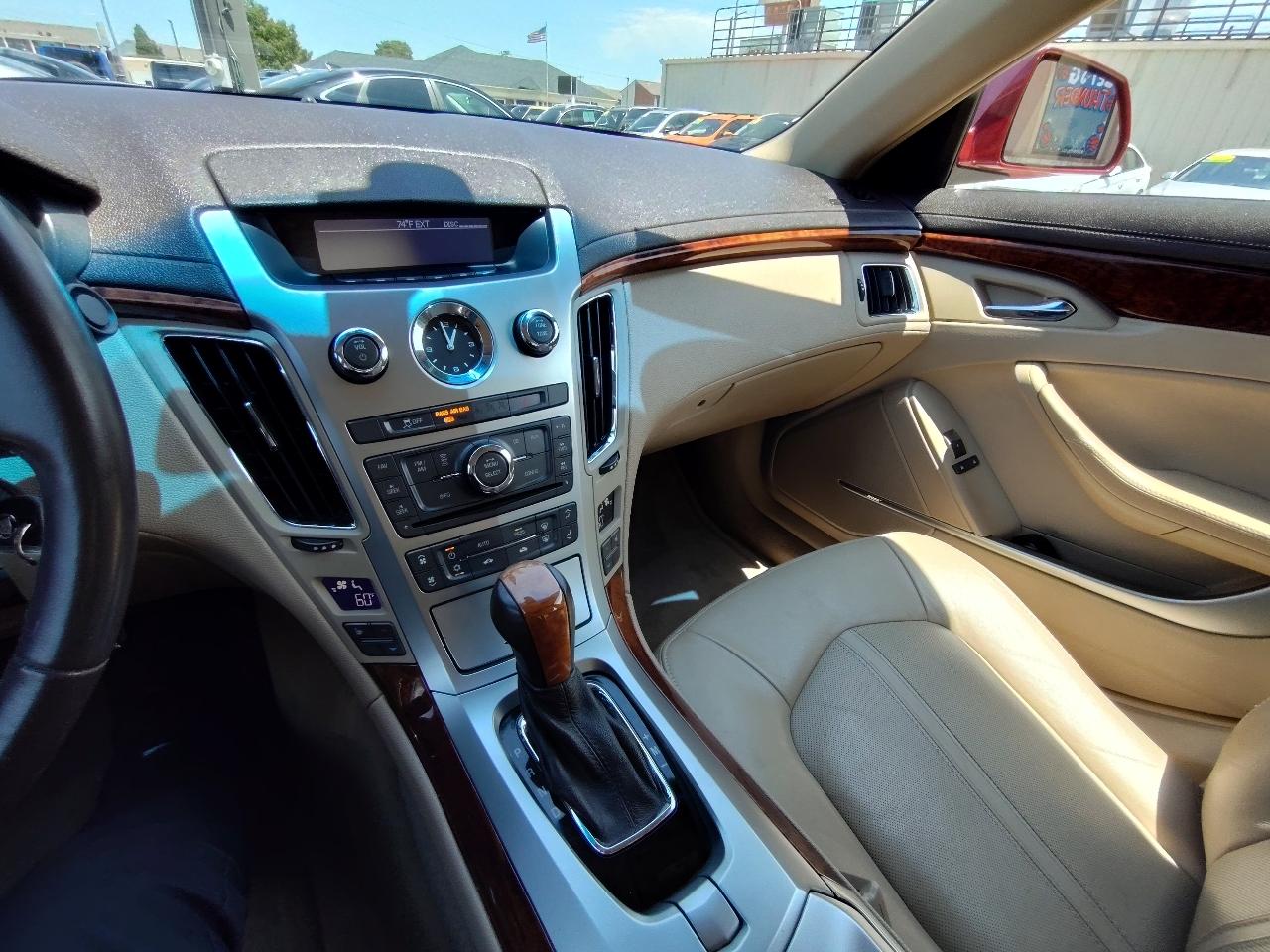 Cadillac CTS Luxury 2012