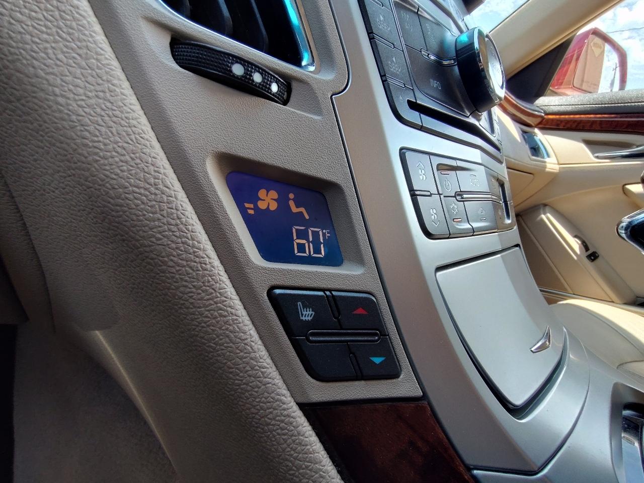 Cadillac CTS Luxury 2012