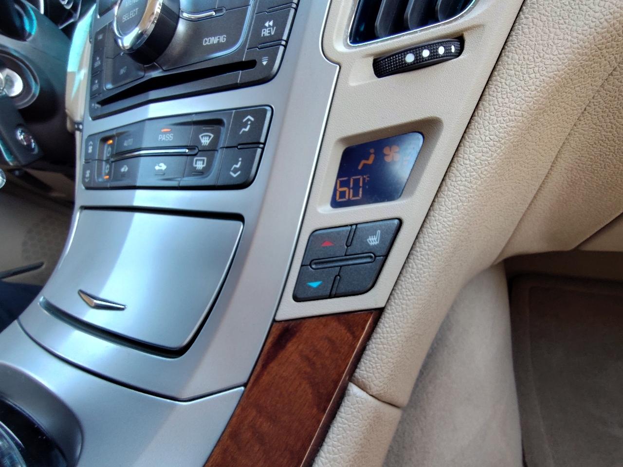 Cadillac CTS Luxury 2012