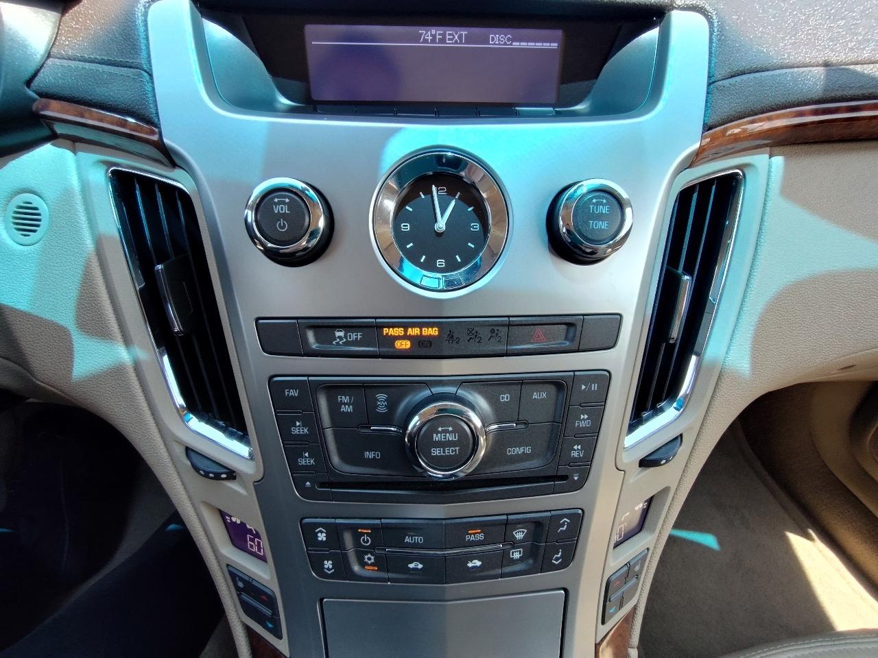 Cadillac CTS Luxury 2012