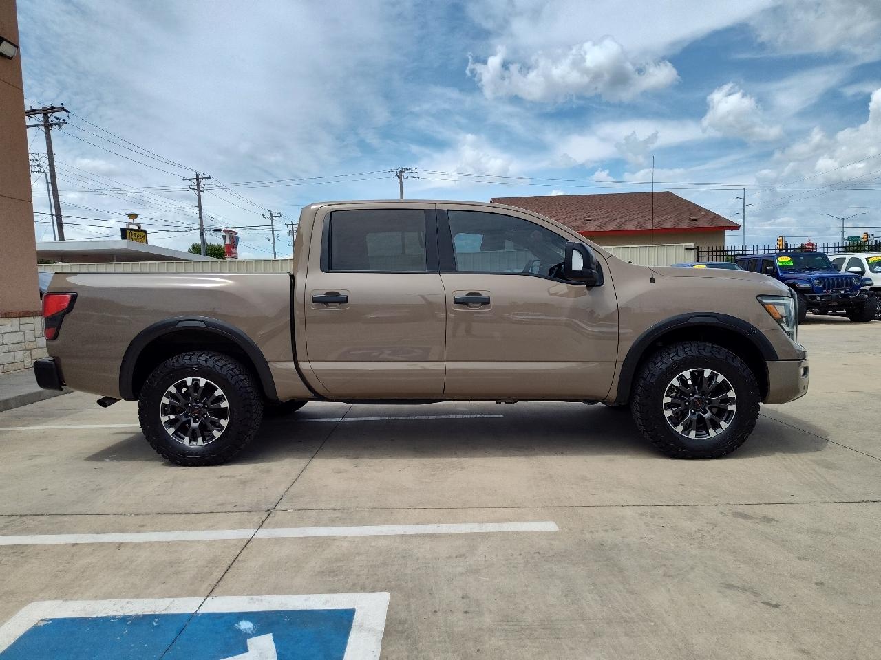 Nissan Titan PRO-4X Crew Cab 4WD 2021