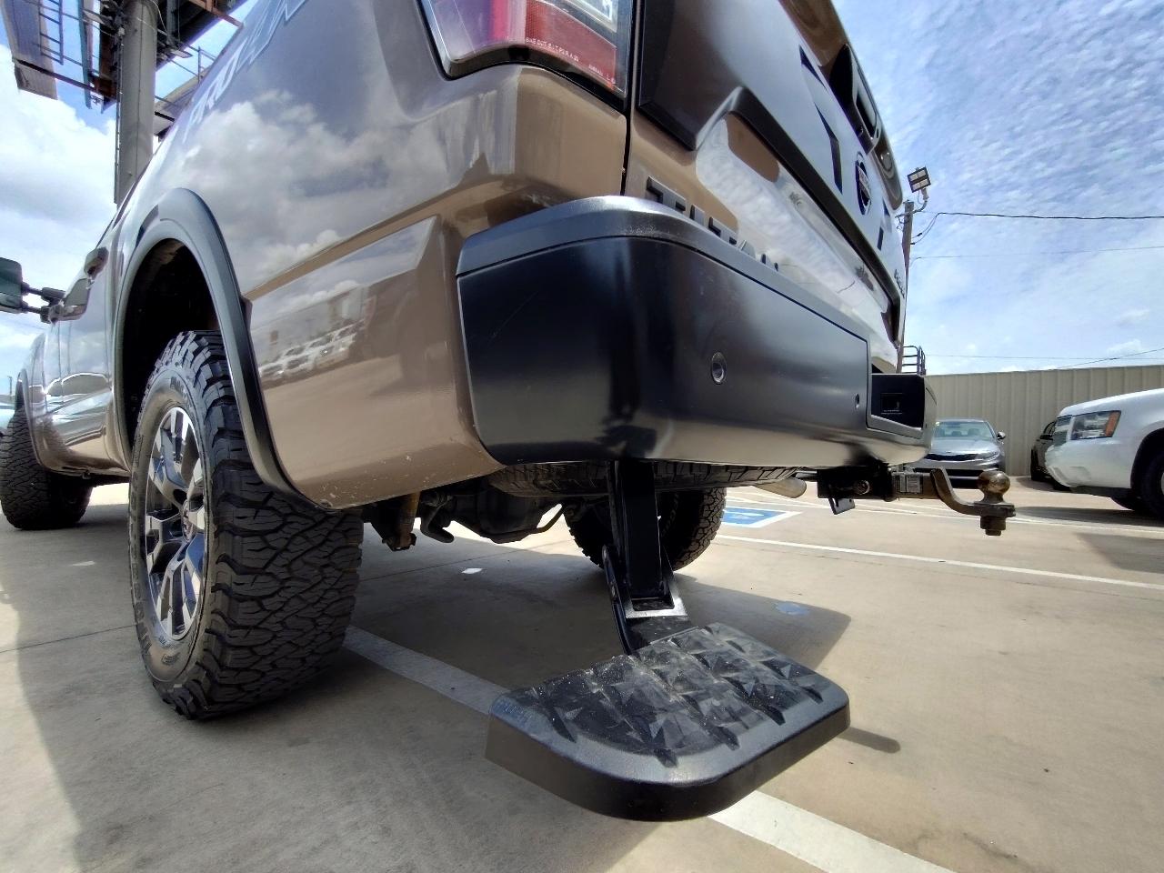 Nissan Titan PRO-4X Crew Cab 4WD 2021