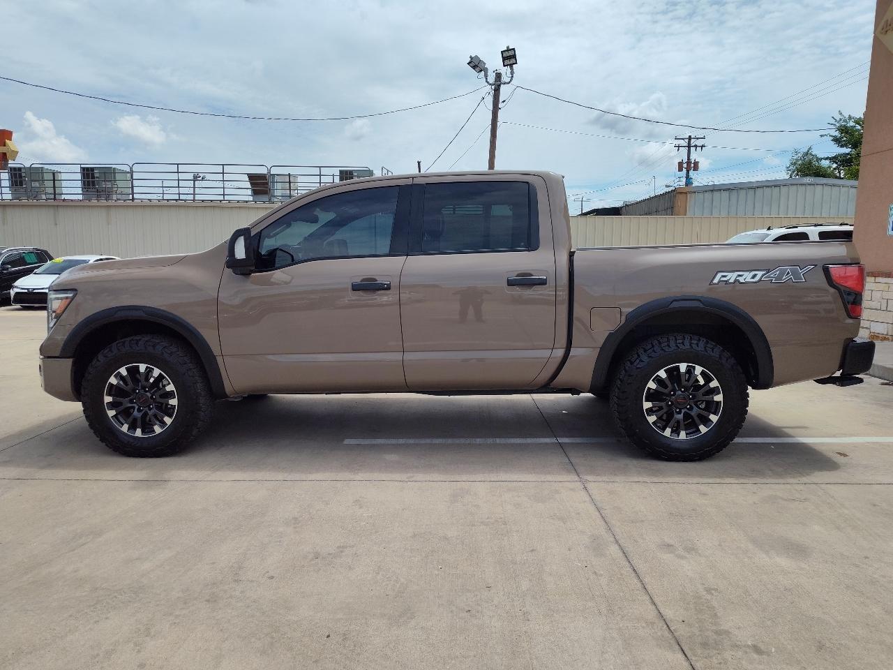 Nissan Titan PRO-4X Crew Cab 4WD 2021