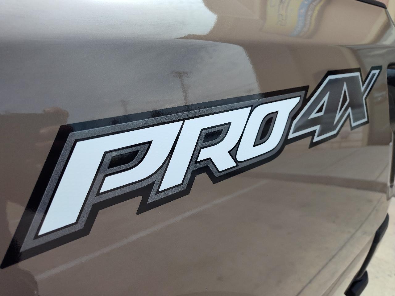 Nissan Titan PRO-4X Crew Cab 4WD 2021