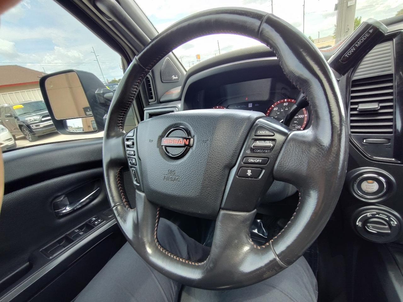 Nissan Titan PRO-4X Crew Cab 4WD 2021