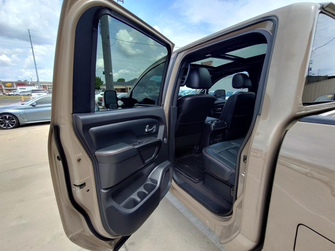 Nissan Titan PRO-4X Crew Cab 4WD 2021