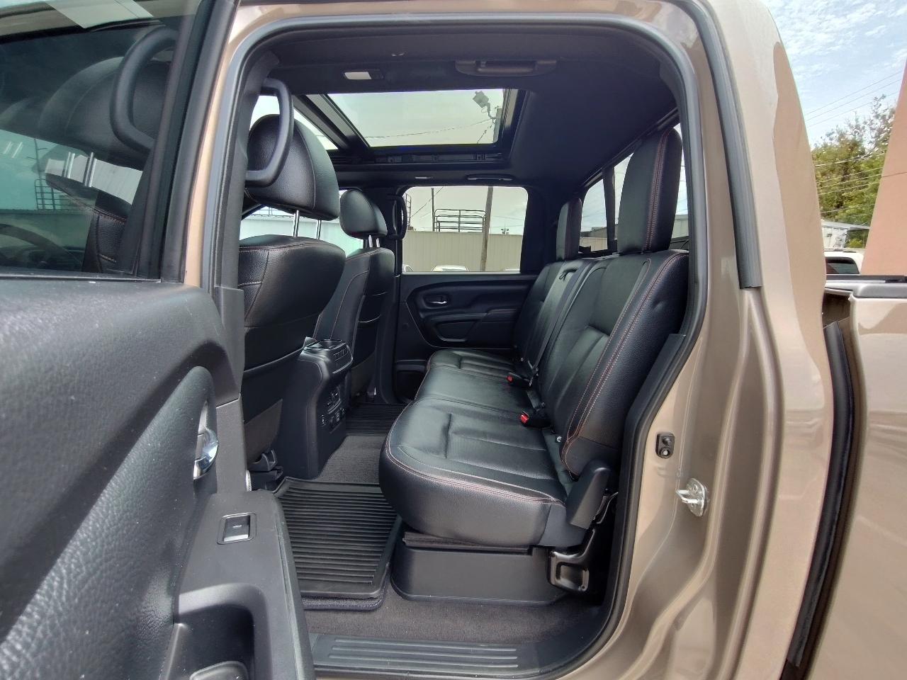 Nissan Titan PRO-4X Crew Cab 4WD 2021