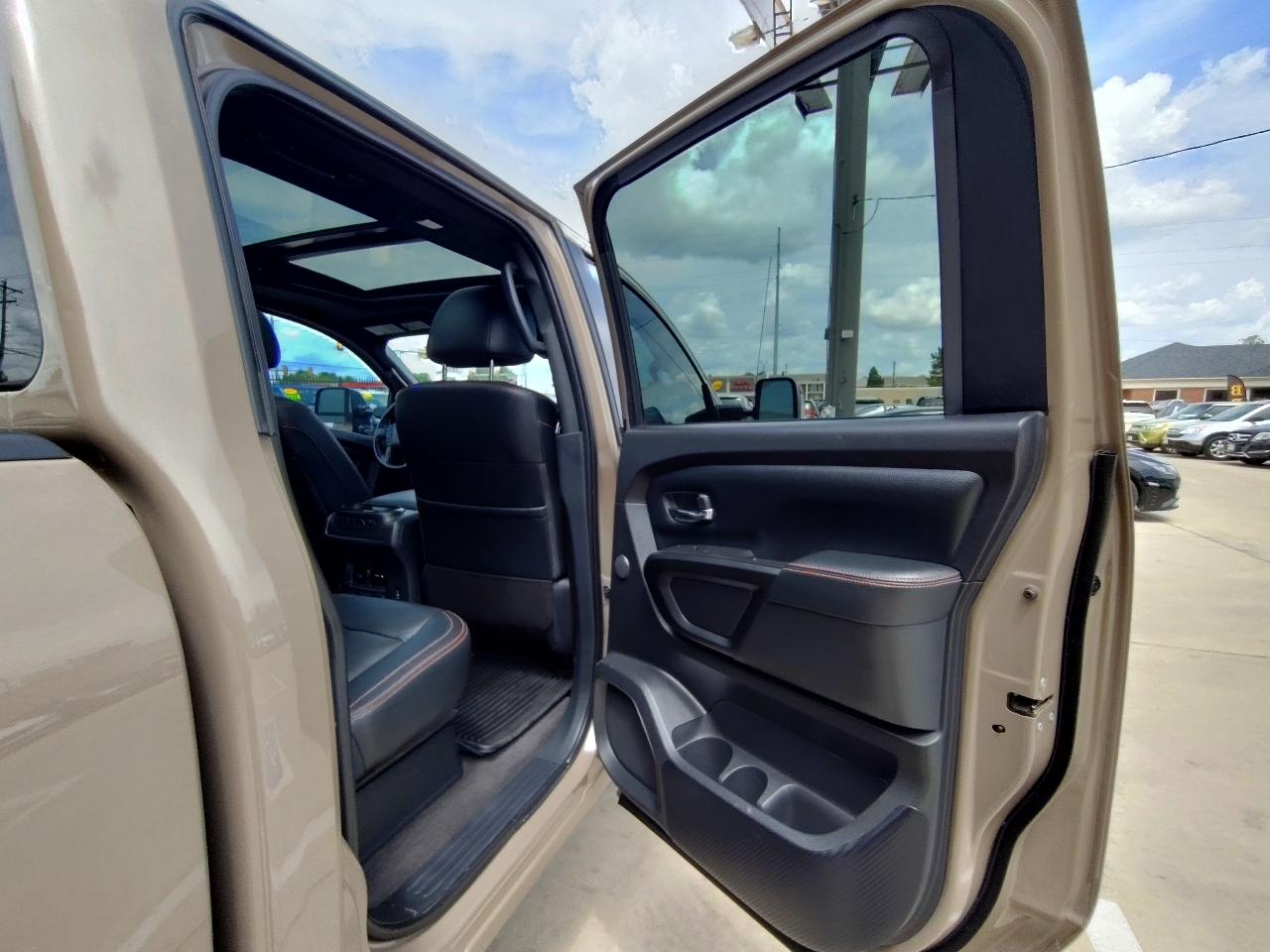 Nissan Titan PRO-4X Crew Cab 4WD 2021