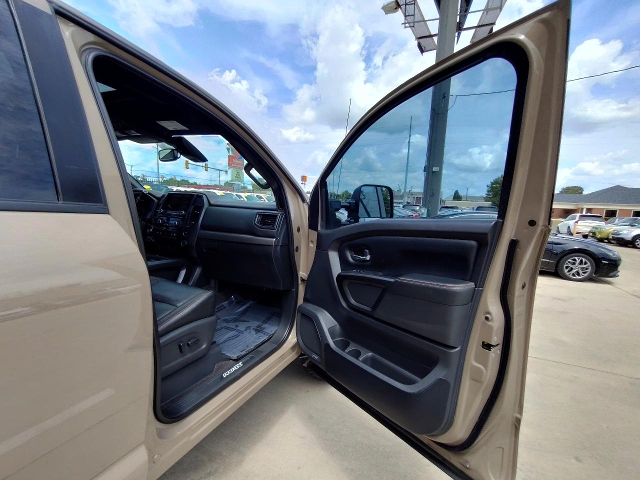 Nissan Titan PRO-4X Crew Cab 4WD 2021