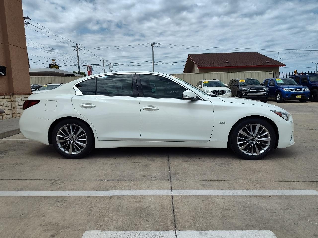 Infiniti Q50 3.0t LUXE 2018