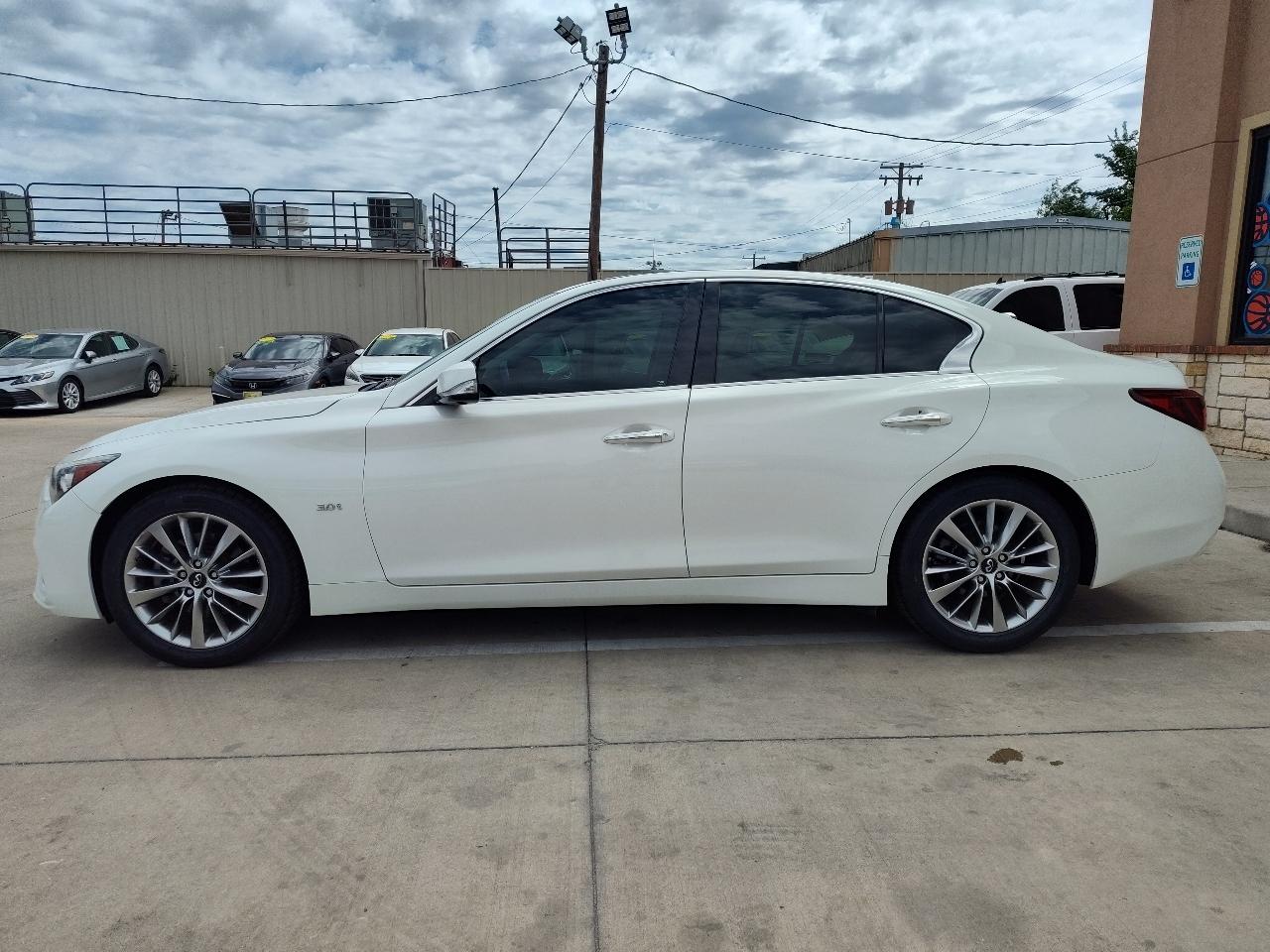Infiniti Q50 3.0t LUXE 2018