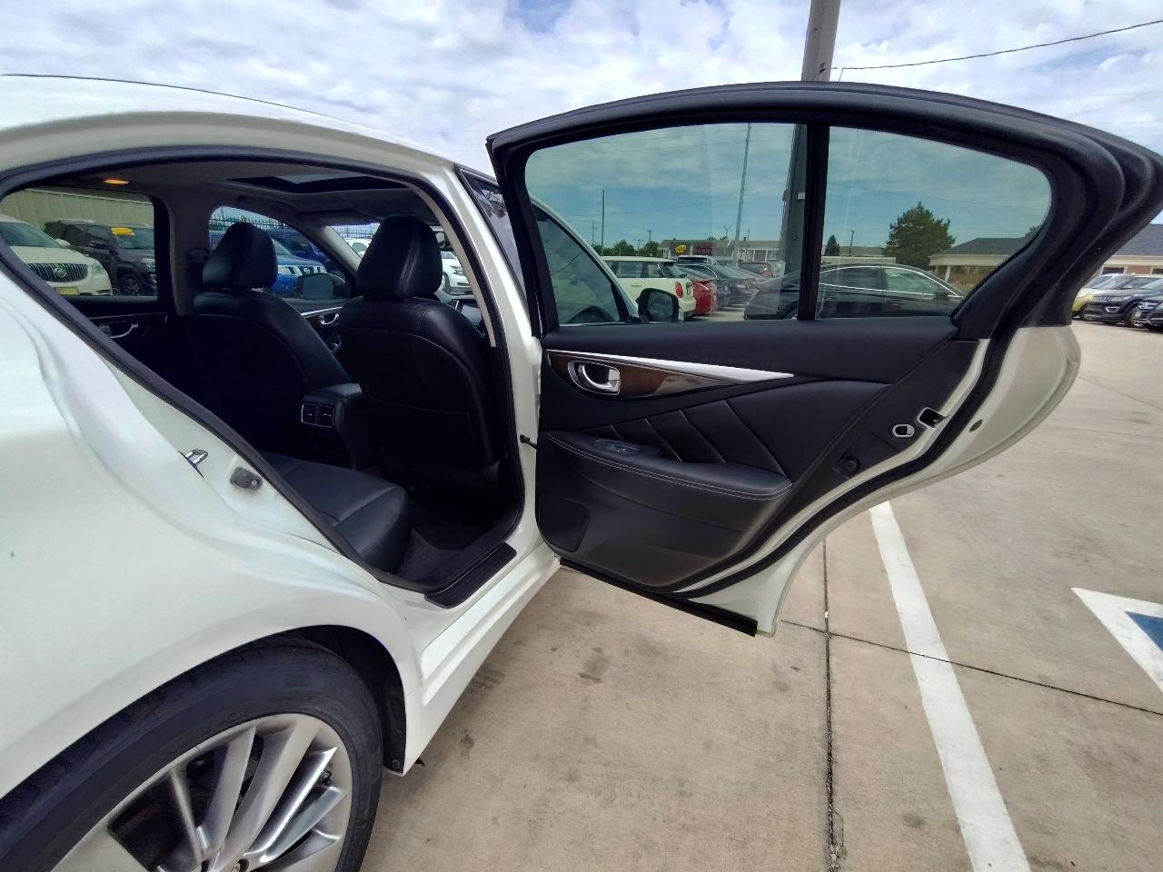 Infiniti Q50 3.0t LUXE 2018