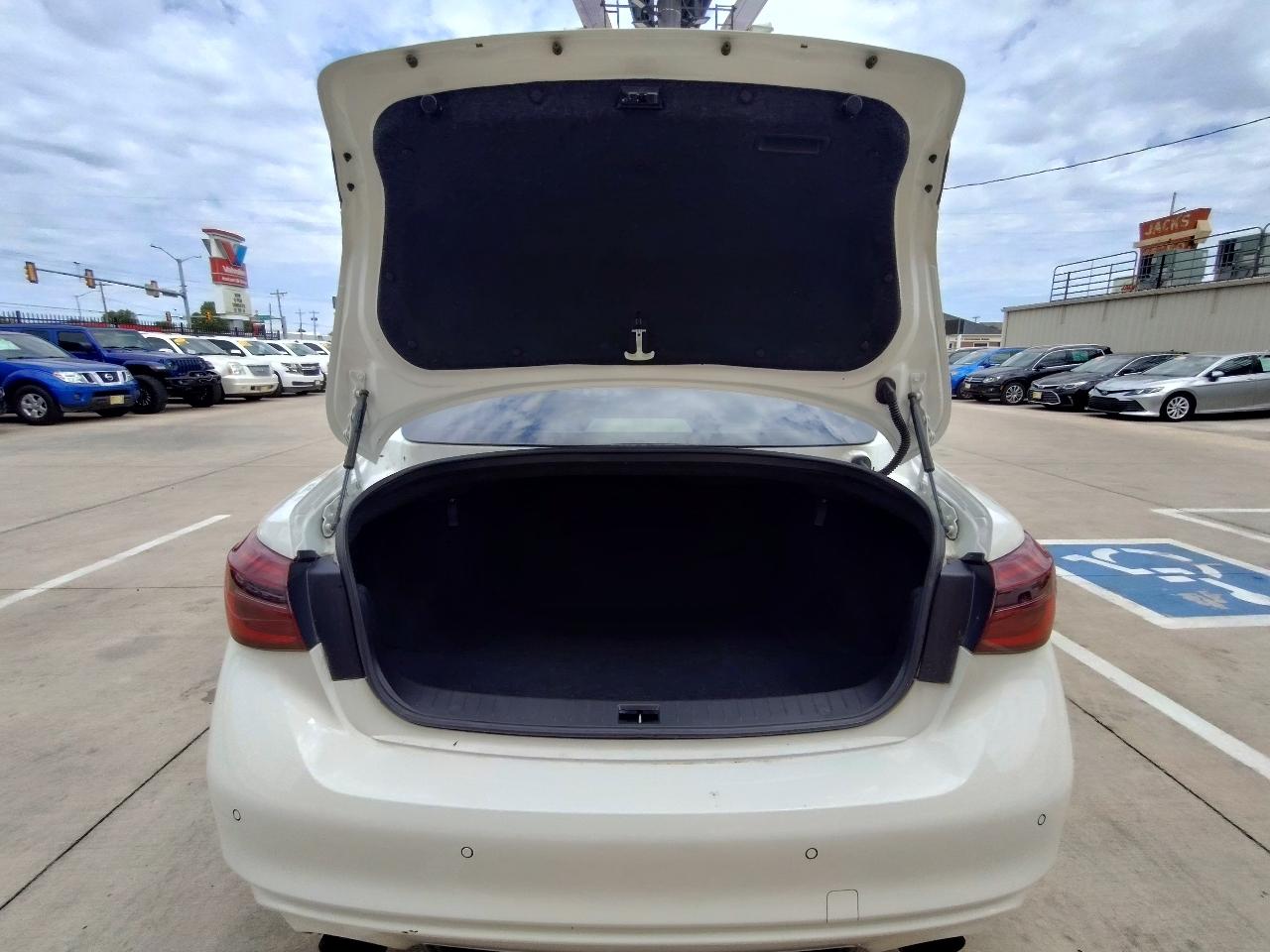 Infiniti Q50 3.0t LUXE 2018