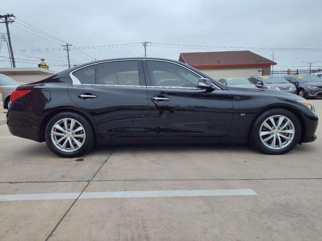 Infiniti Q50 Premium 4D Sedan 2015
