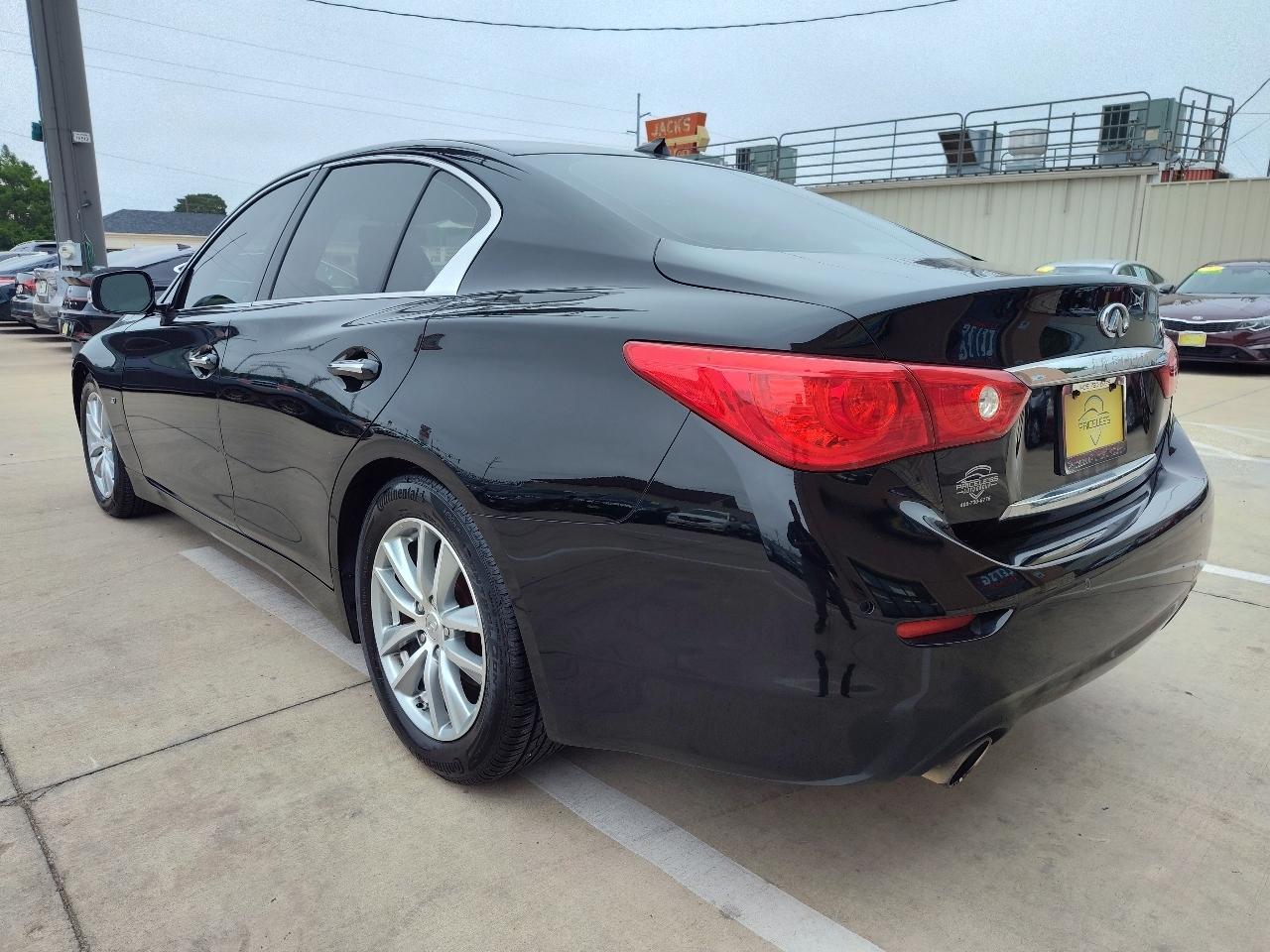 Infiniti Q50 Premium 4D Sedan 2015